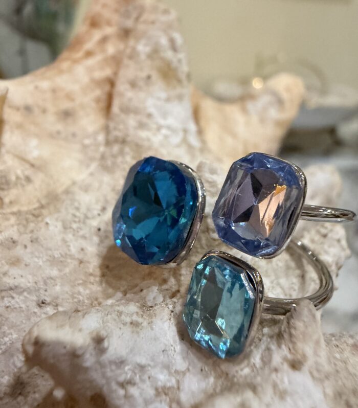 Anello tre pietre turchesi
