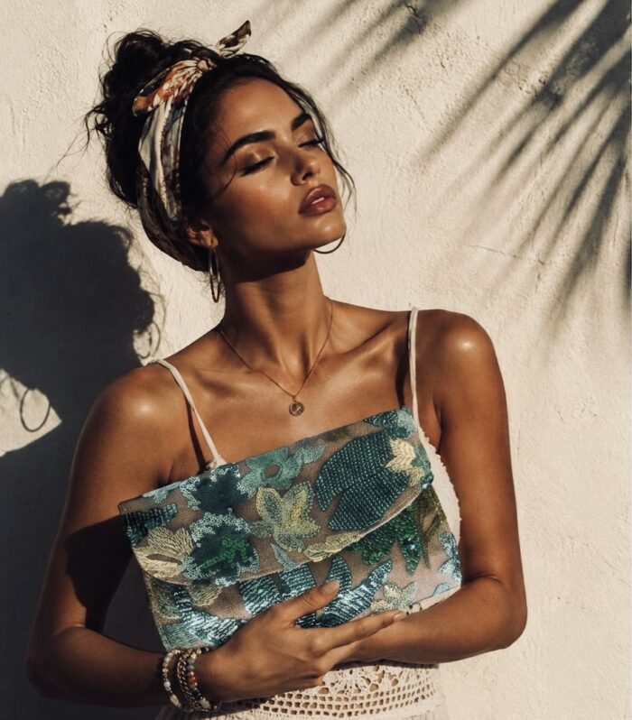 Pochette ricamata